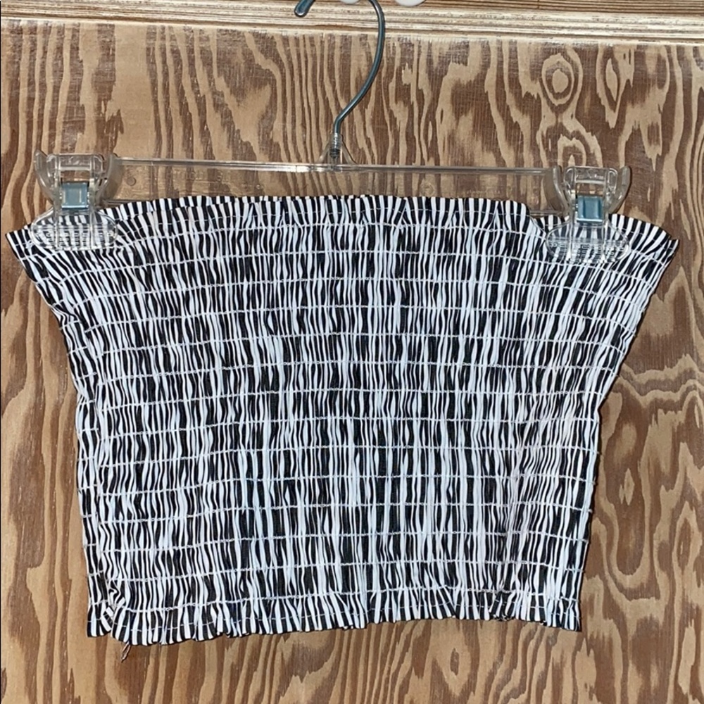 Patterned accordion tube top